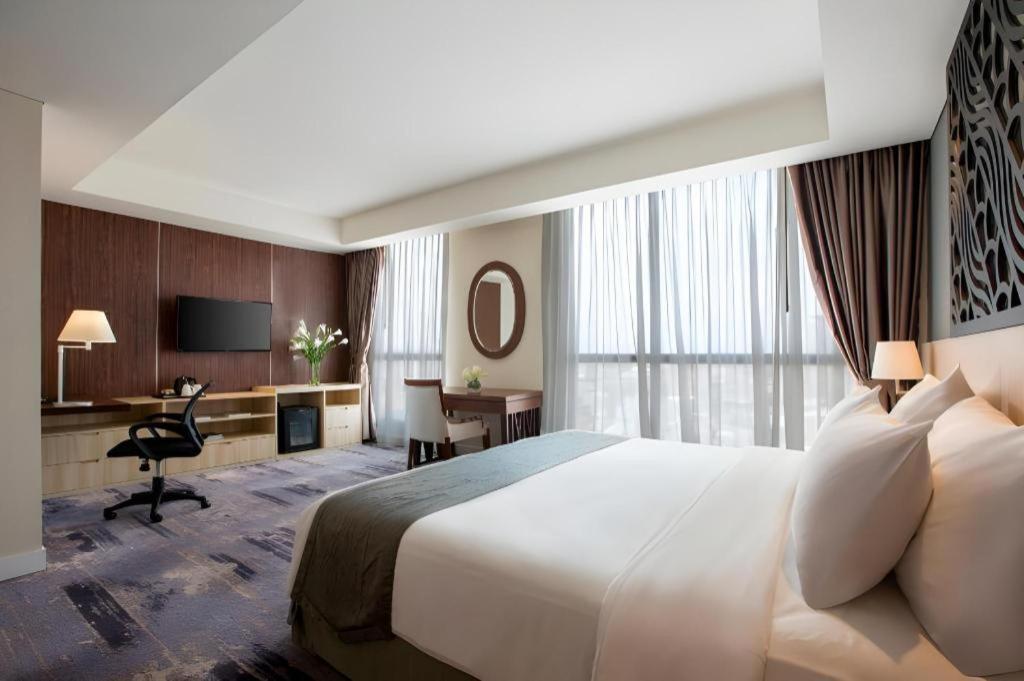 Hotel Grandhika Pemuda Semarang Exterior foto