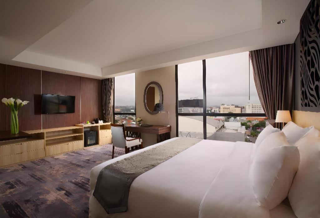 Hotel Grandhika Pemuda Semarang Exterior foto