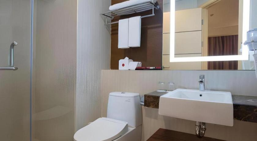 Hotel Grandhika Pemuda Semarang Exterior foto