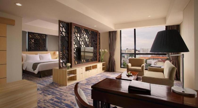 Hotel Grandhika Pemuda Semarang Exterior foto